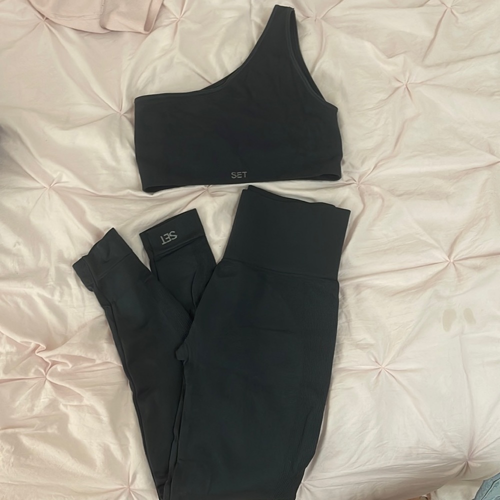 SCULPTFLEX® RIBBED ONE SHOULDER BRA and LEGGINGS